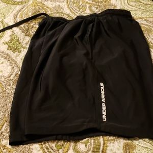 Mens M loose Under Armour basketball shorts